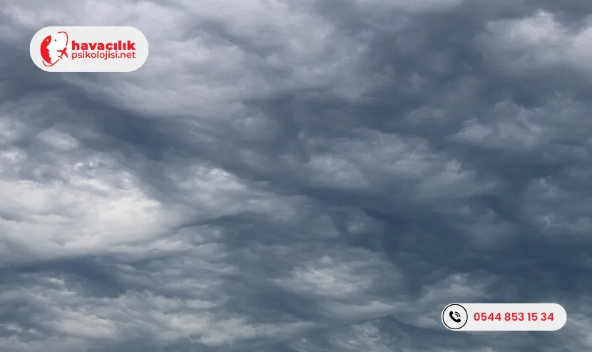 Stratus-Stratus-Tabaka-Seklindeki-Bulutlar